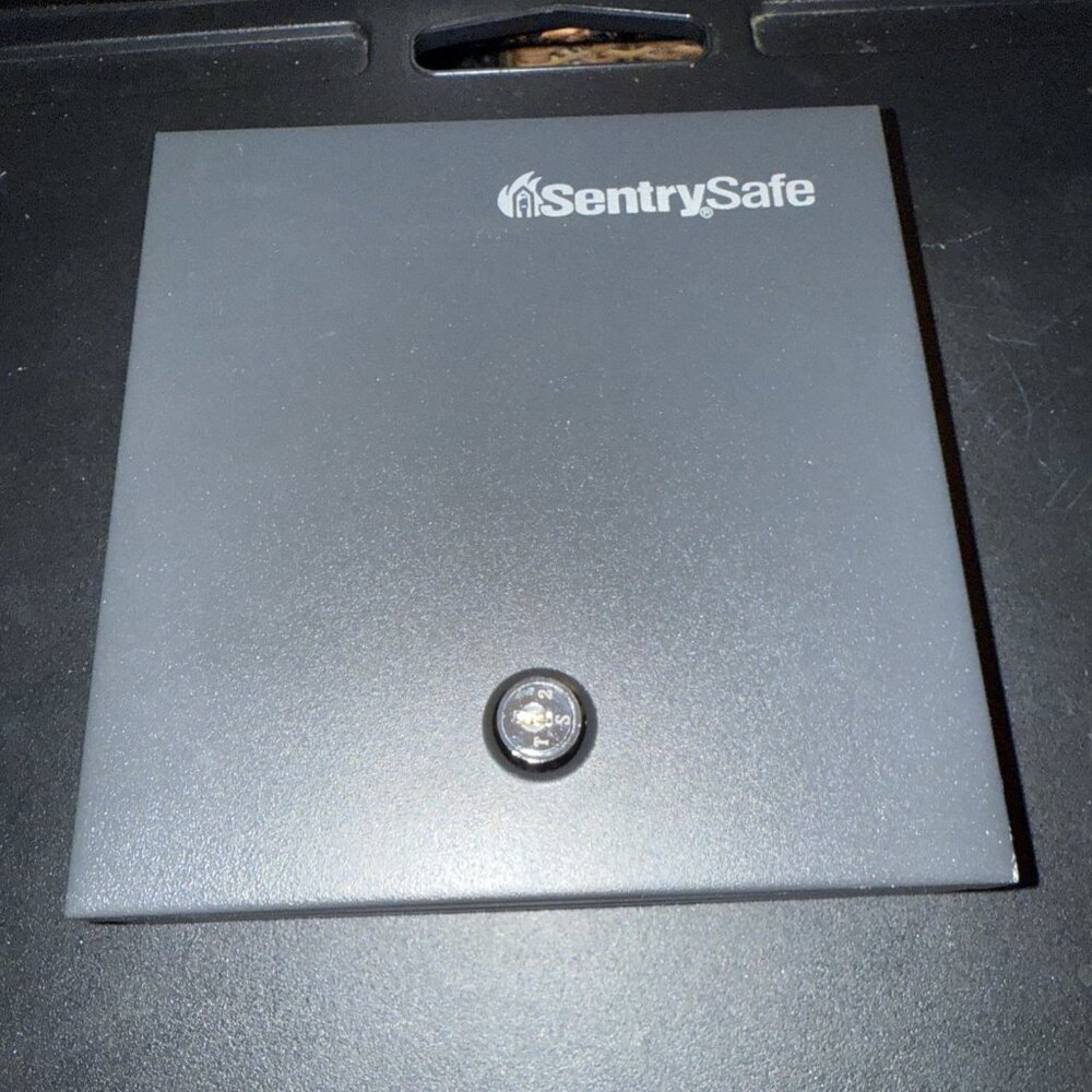 SentrySafe Square Portable Metal Lock Box Compartment NO Key